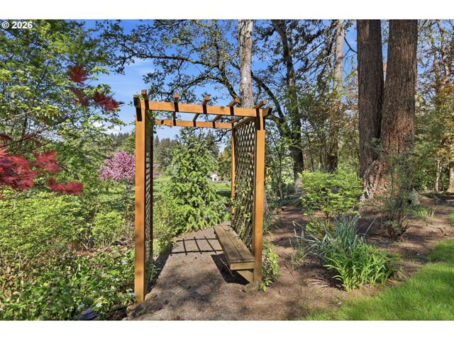 2804 ARLINE Way, Eugene, OR 97403