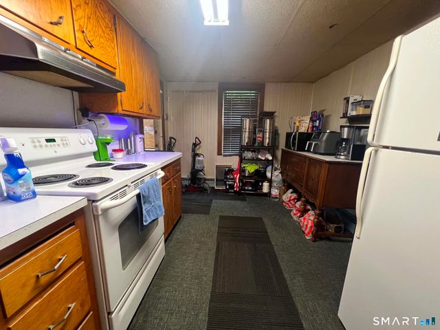 24 Lasalle Court, New Britain, CT 06051