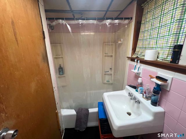 24 Lasalle Court, New Britain, CT 06051
