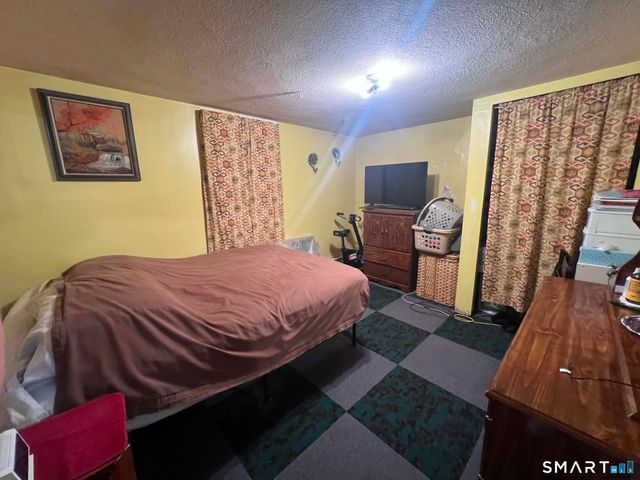 24 Lasalle Court, New Britain, CT 06051