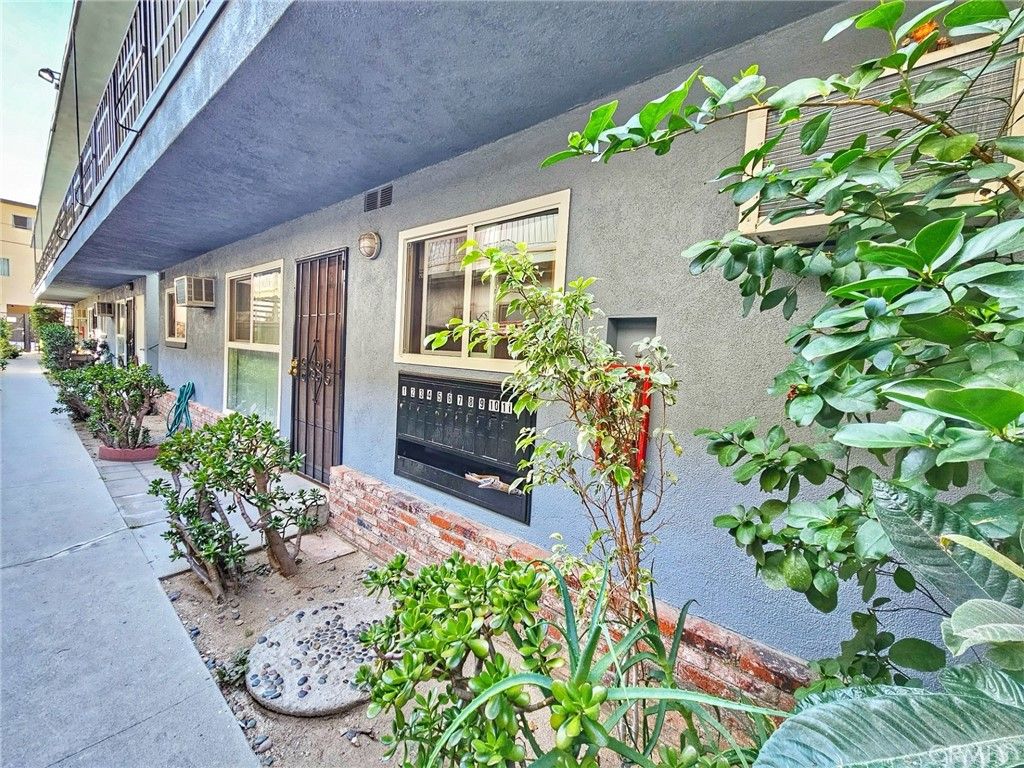 402 E Dryden, Glendale, CA 91207 — exterior
