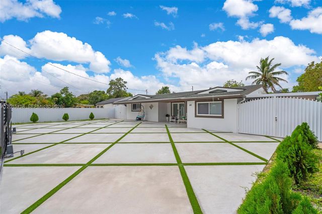 46 NE 164th St, Miami, FL 33162