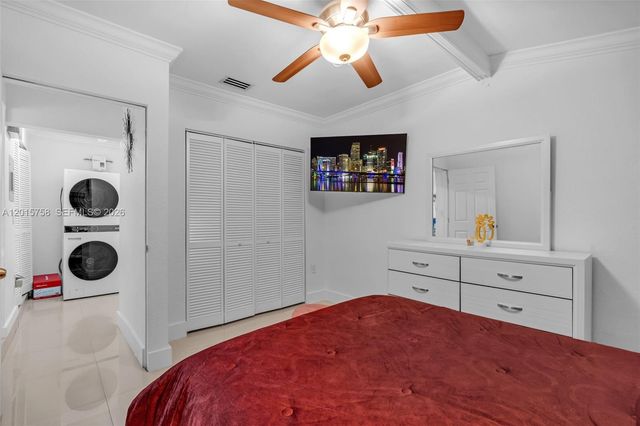 46 NE 164th St, Miami, FL 33162