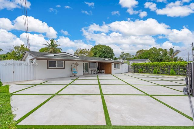 46 NE 164th St, Miami, FL 33162