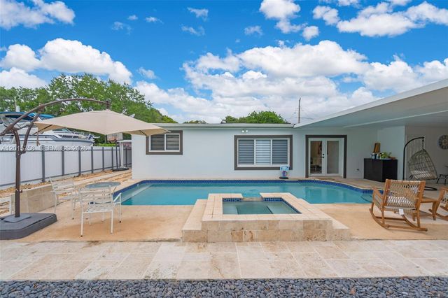 46 NE 164th St, Miami, FL 33162