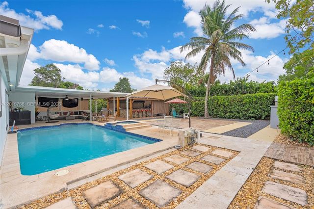 46 NE 164th St, Miami, FL 33162