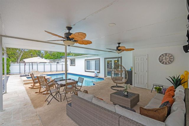 46 NE 164th St, Miami, FL 33162