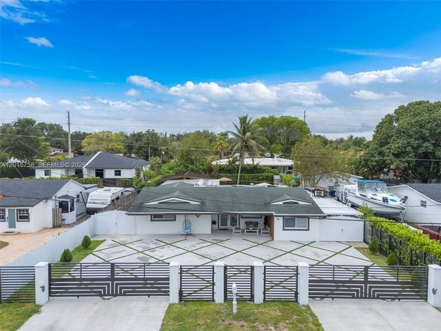 46 NE 164th St, Miami, FL 33162