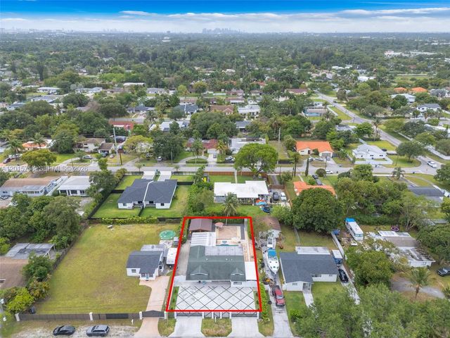 46 NE 164th St, Miami, FL 33162