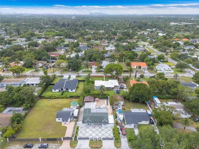 46 NE 164th St, Miami, FL 33162