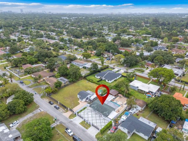 46 NE 164th St, Miami, FL 33162