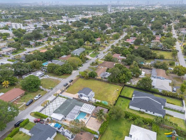 46 NE 164th St, Miami, FL 33162