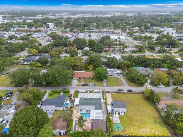 46 NE 164th St, Miami, FL 33162