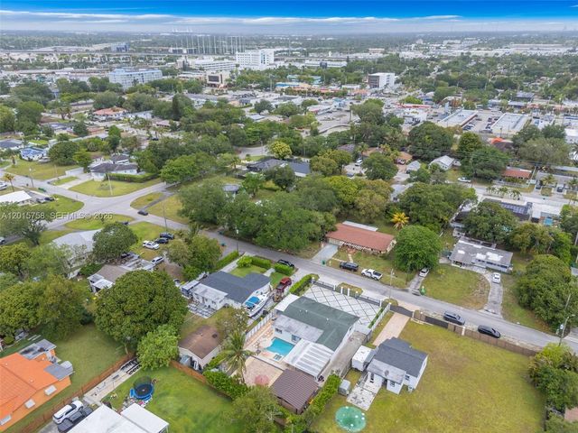 46 NE 164th St, Miami, FL 33162