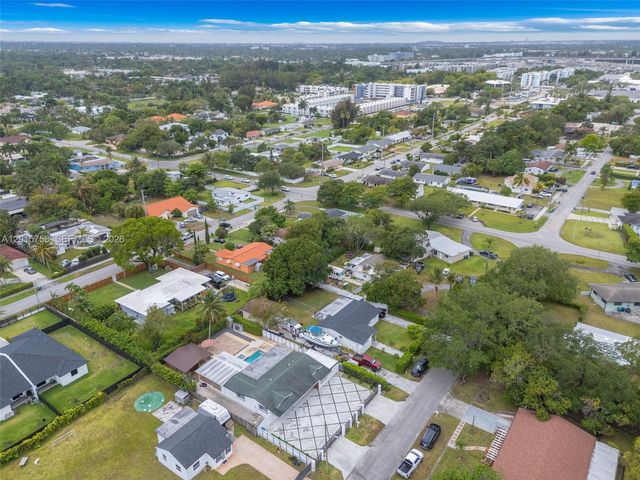 46 NE 164th St, Miami, FL 33162