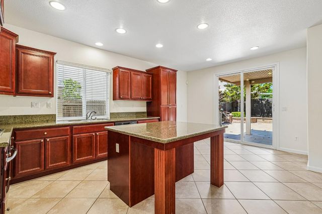 10538 Arianne Dr, Stockton, CA 95209