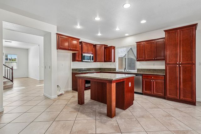 10538 Arianne Dr, Stockton, CA 95209