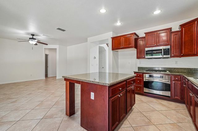 10538 Arianne Dr, Stockton, CA 95209