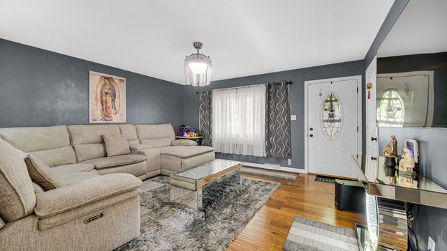 2546 Willowdale Road, Portage, IN 46368