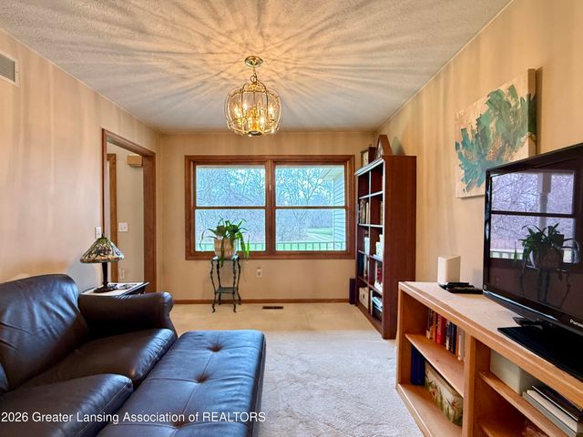 4416 N Smith Road, Dimondale, MI 48821