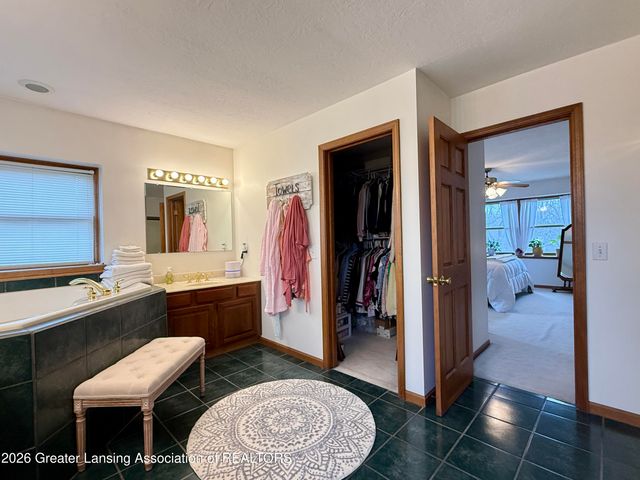 4416 N Smith Road, Dimondale, MI 48821