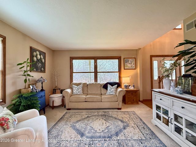 4416 N Smith Road, Dimondale, MI 48821