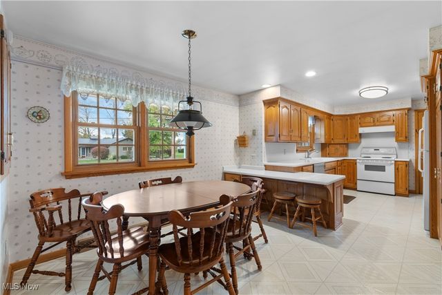 634 Edgewood Street SE, North Canton, OH 44720