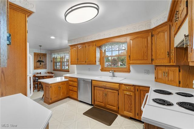 634 Edgewood Street SE, North Canton, OH 44720