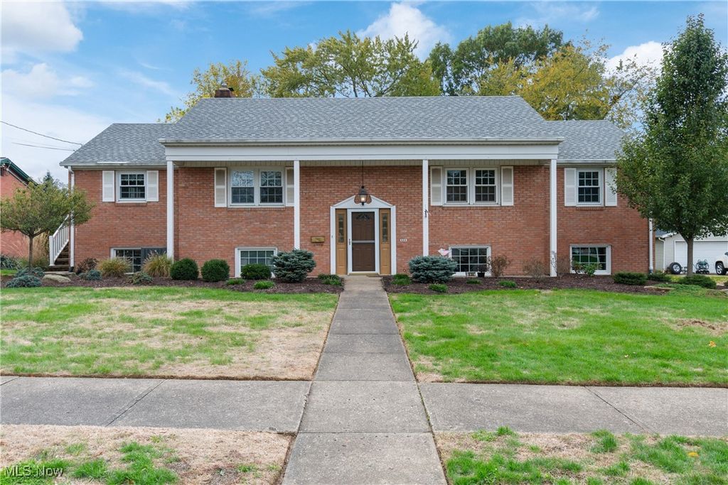 634 Edgewood Street SE, North Canton, OH 44720