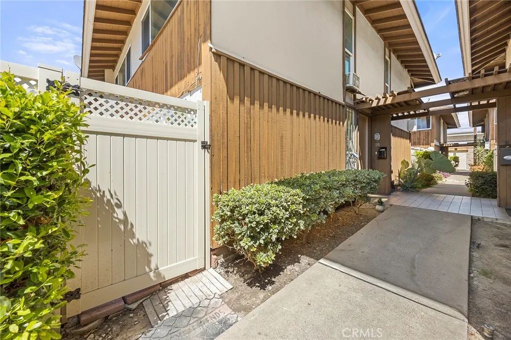 15500 Tustin Village 25, Tustin, CA 92780