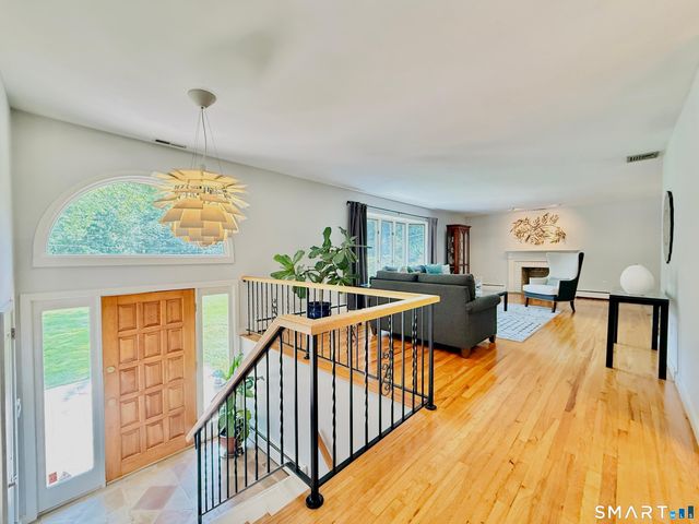3 Susan Court, Norwalk, CT 06851