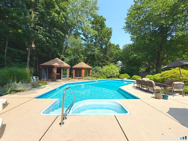 3 Susan Court, Norwalk, CT 06851