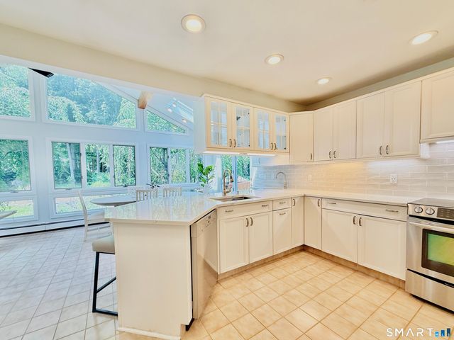 3 Susan Court, Norwalk, CT 06851
