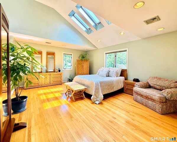 3 Susan Court, Norwalk, CT 06851
