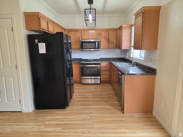 8769 S BROWN PARK DR, West Jordan, UT 84081
