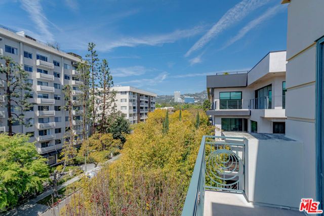 430 N Oakhurst Drive PH407, Beverly Hills, CA 90210