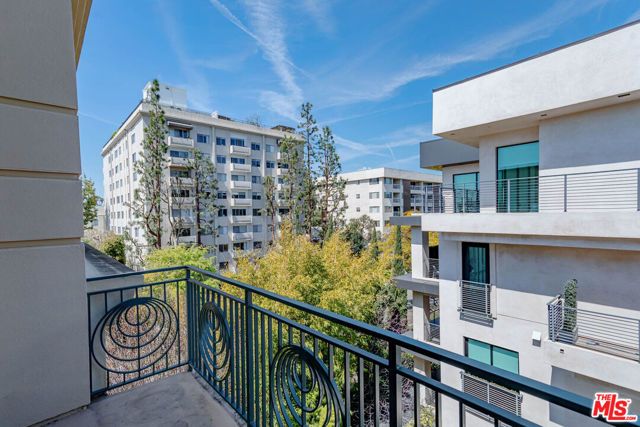 430 N Oakhurst Drive PH407, Beverly Hills, CA 90210