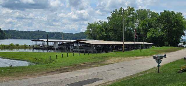 33 Creek View Ln, Waverly, TN 37185