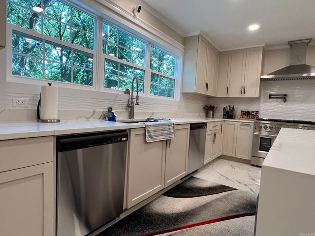 6223 CANTRELL Road, Little Rock, AR 72207