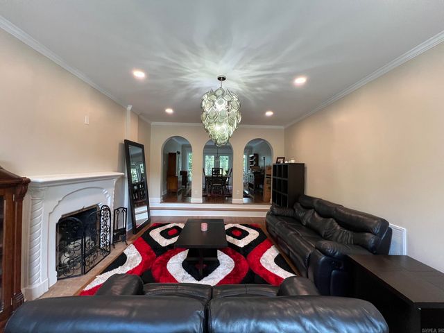 6223 CANTRELL Road, Little Rock, AR 72207