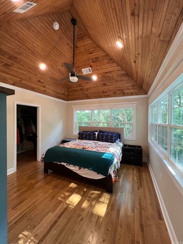 6223 CANTRELL Road, Little Rock, AR 72207