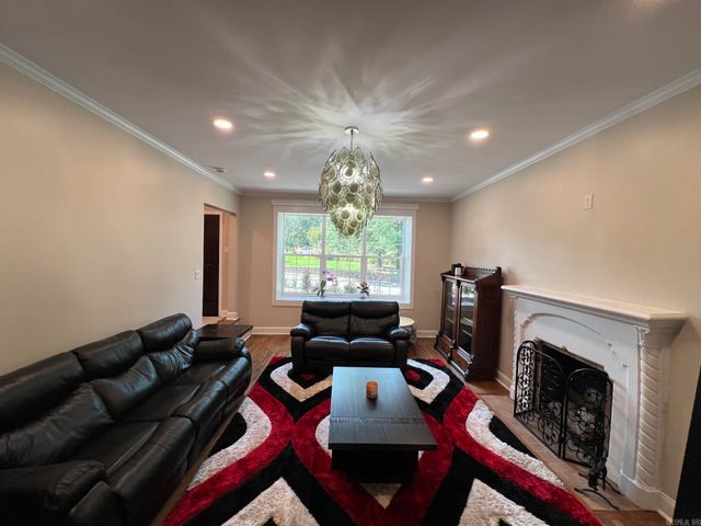 6223 CANTRELL Road, Little Rock, AR 72207