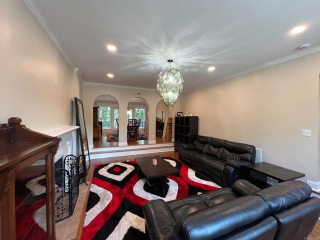 6223 CANTRELL Road, Little Rock, AR 72207