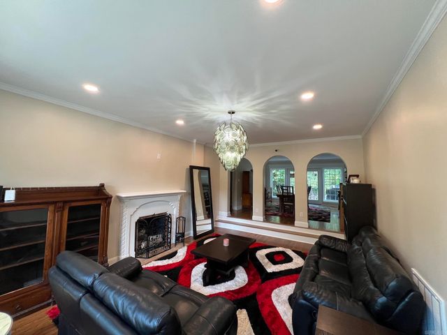 6223 CANTRELL Road, Little Rock, AR 72207