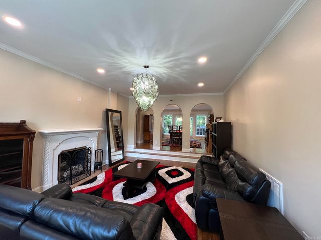6223 CANTRELL Road, Little Rock, AR 72207
