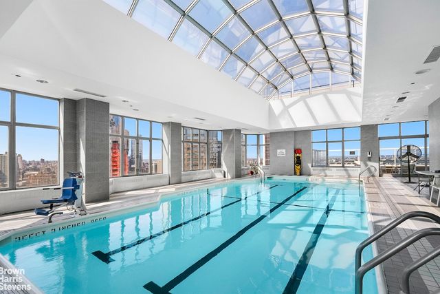 500 W 43rd St Apt 11J, New York City, NY 10036