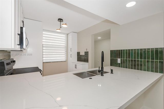 1709 Whitehall Drive 103, Davie, FL 33324