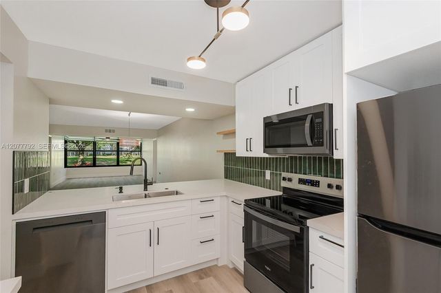 1709 Whitehall Drive 103, Davie, FL 33324
