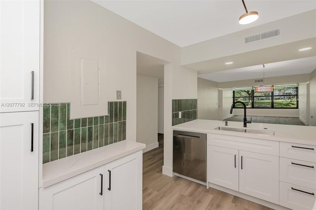 1709 Whitehall Drive 103, Davie, FL 33324