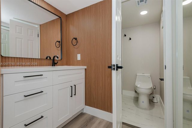 1709 Whitehall Drive 103, Davie, FL 33324